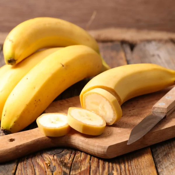 Manger une banane au travail pour tous ses bienfaits
