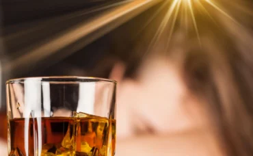 L’alcool et les fortes chaleurs : les dangers que ce mélange peut provoquer